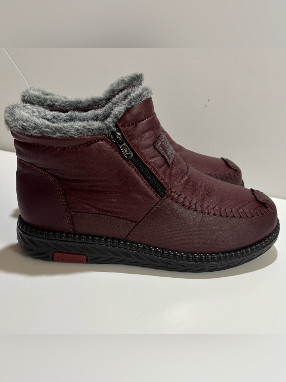 Women’s Burgundy with faux fur winter boots 10